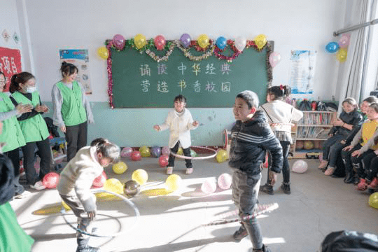 
繁峙心理协会走进下浪涧小学开展“诵读中华经典 营造书香校园 ”朗诵角逐运动|英亚官网(图7)